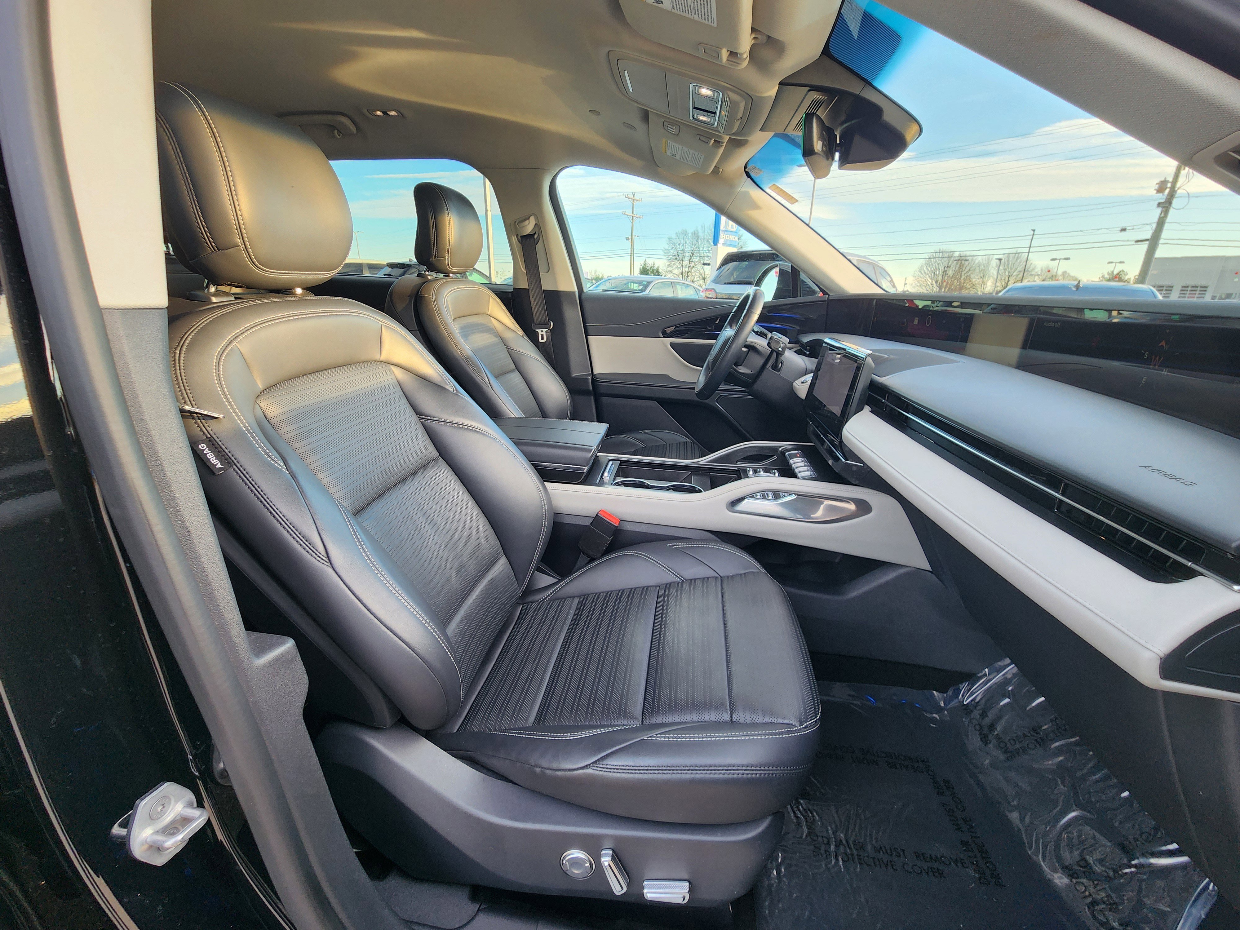 Used 2024 Lincoln Nautilus Reserve image 12