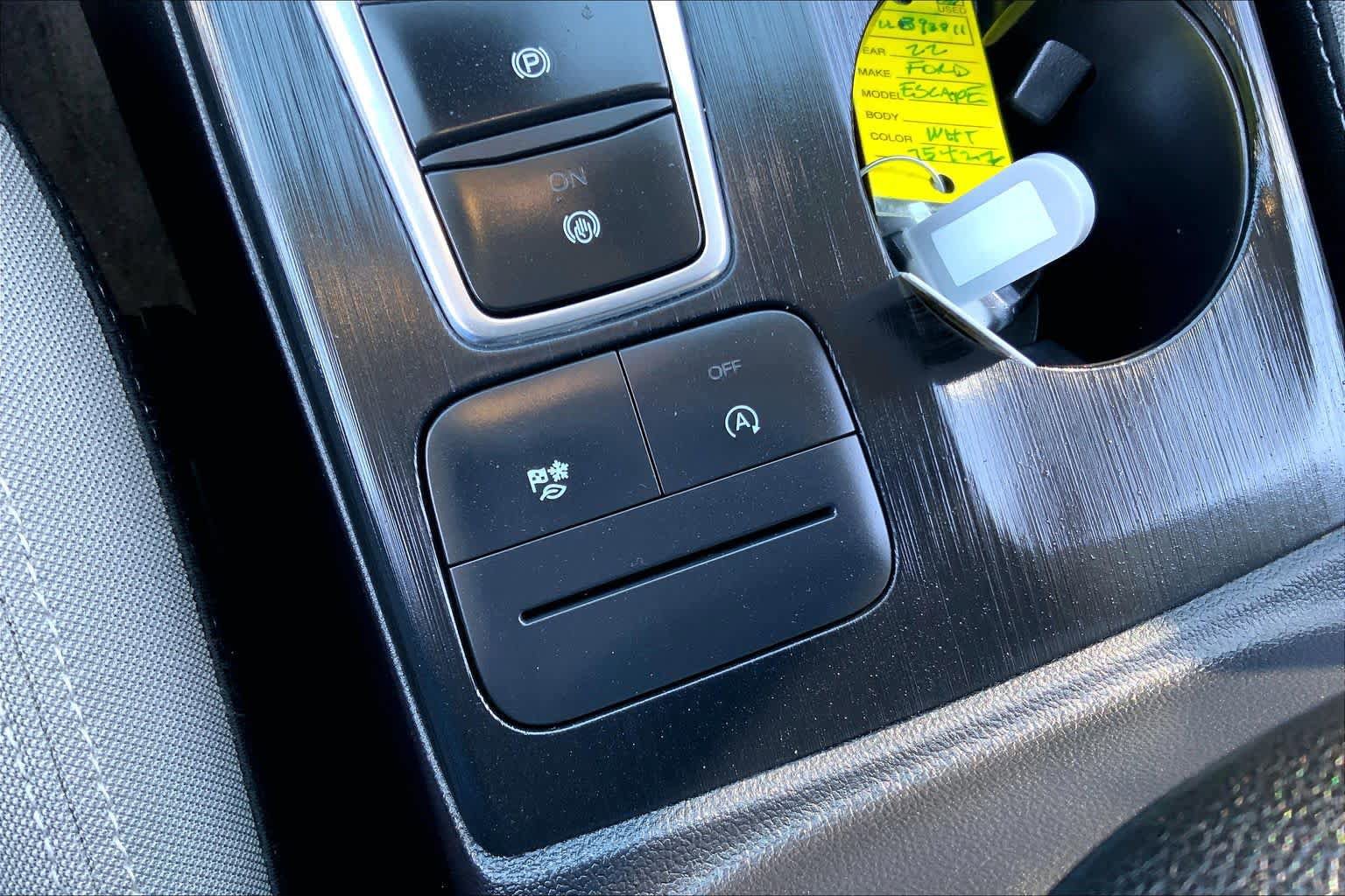 Certified 2022 Ford Escape SE w/ SE Sport Appearance Package FWD image 30