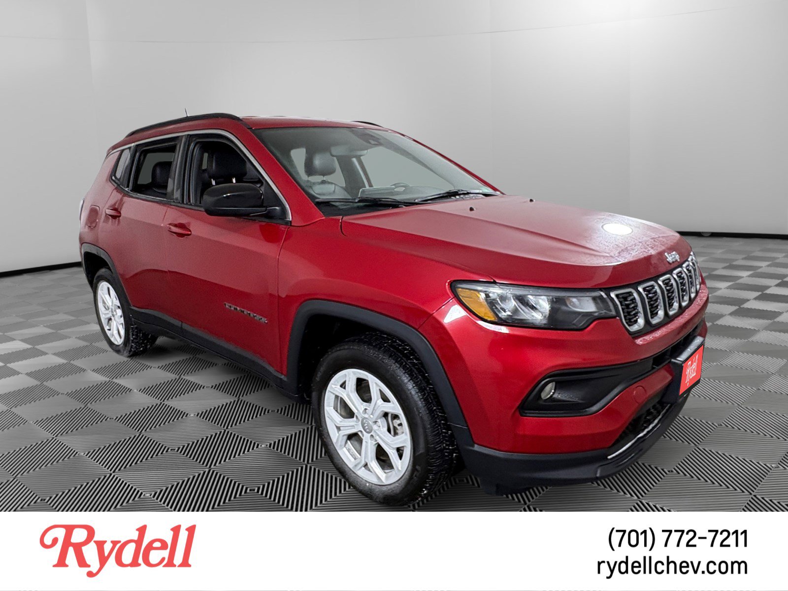 Used 2024 Jeep Compass Latitude image 7