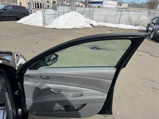 Used 2024 Hyundai Elantra SEL w/ Convenience Package FWD image 13