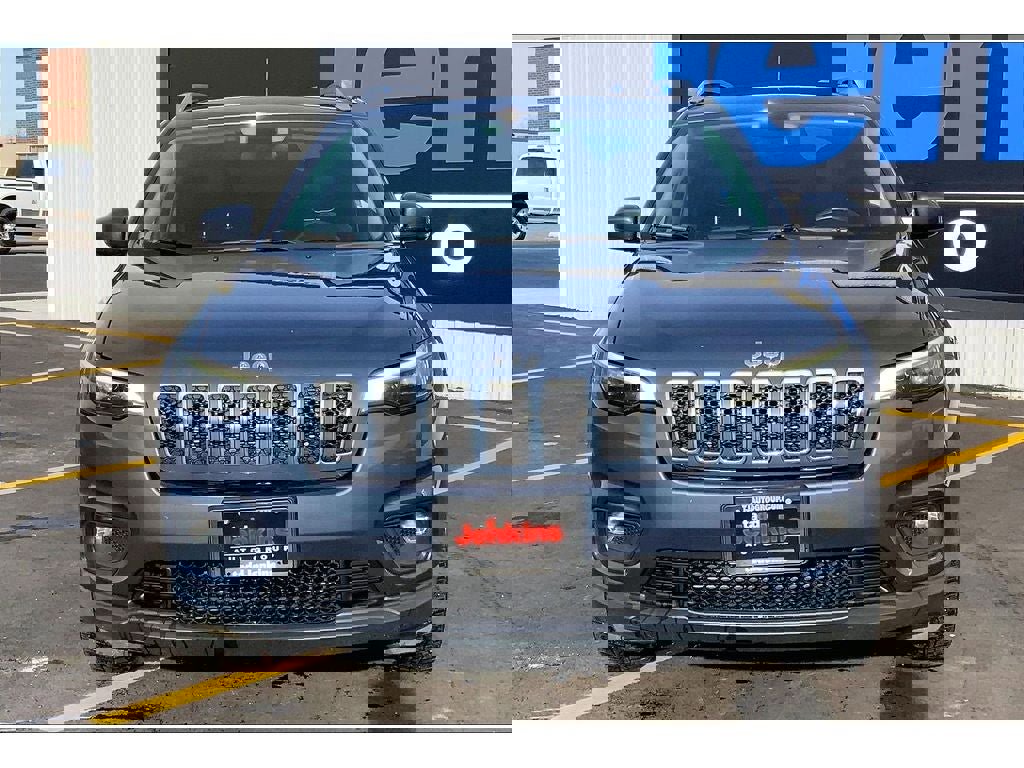 Used 2020 Jeep Cherokee Latitude Plus w/ Cold Weather Group image 3