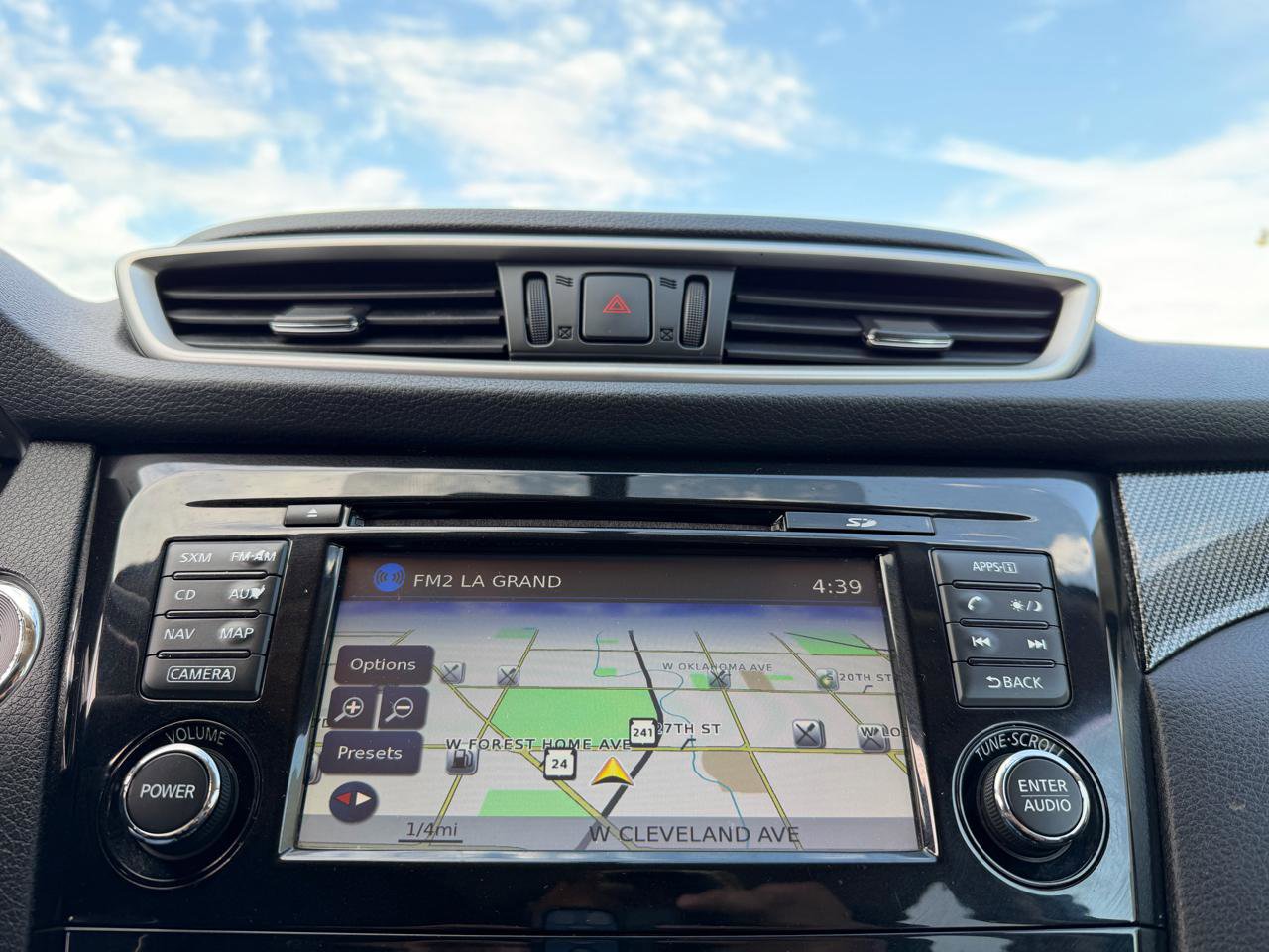 Used 2015 Nissan Rogue SL AWD/4WD image 14