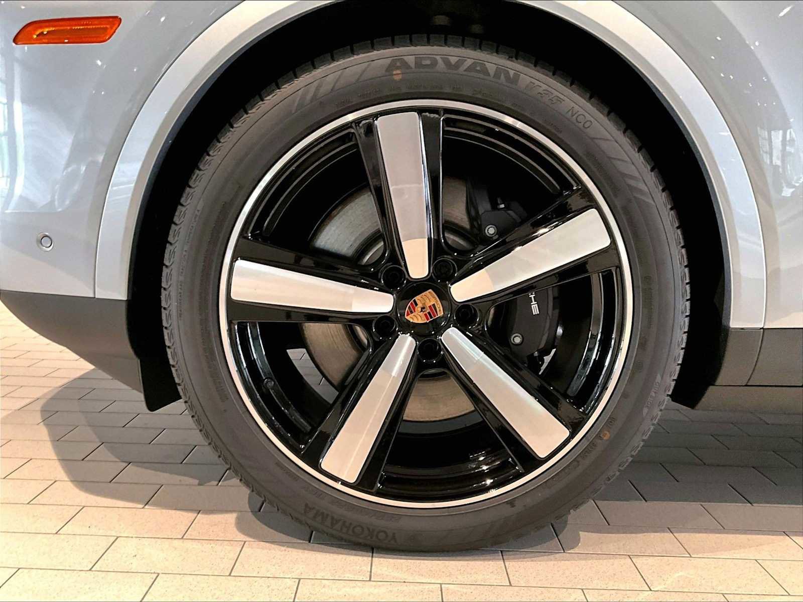 New 2026 Porsche Cayenne E-Hybrid AWD/4WD image 11