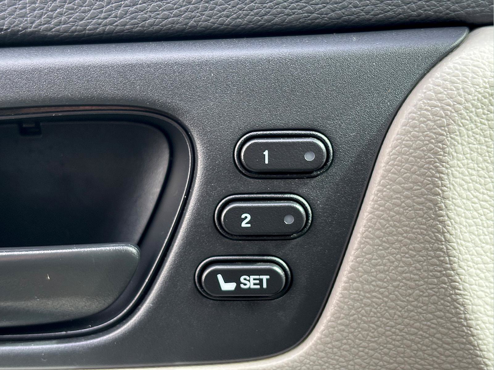 Certified 2025 Honda Odyssey EX-L image 17