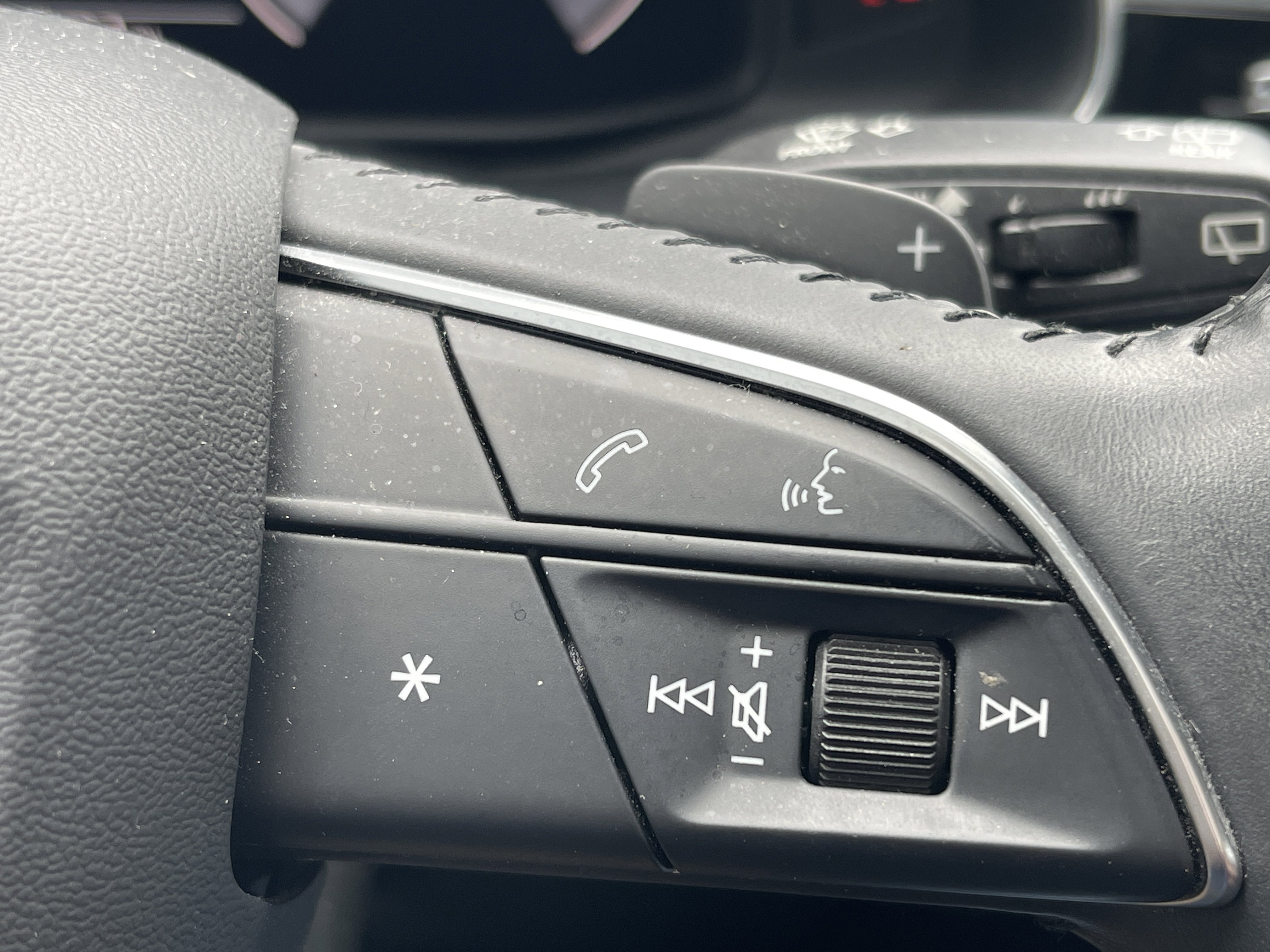 Used 2020 Audi Q8 Prestige w/ Prestige Package image 27