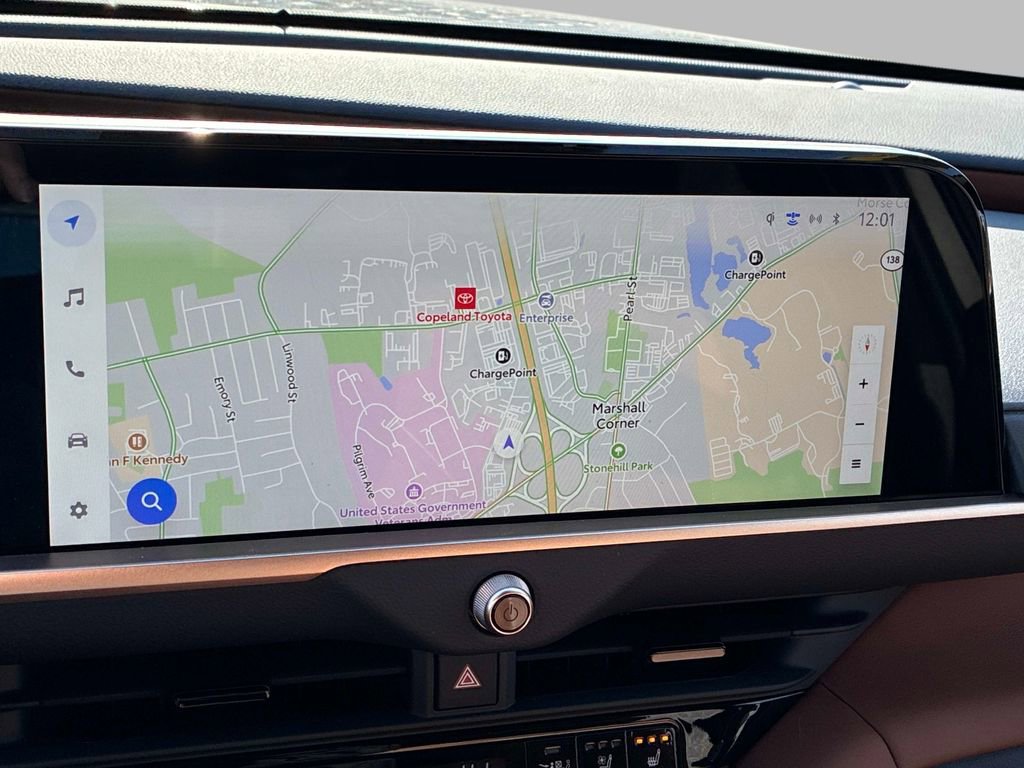 Used 2025 Toyota Crown Signia w/ Advanced Technology Package image 36