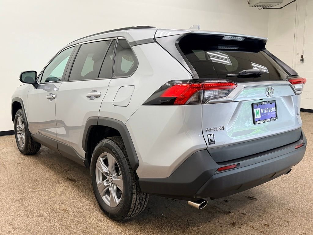 Used 2022 Toyota RAV4 XLE w/ Convenience Package AWD/4WD image 4