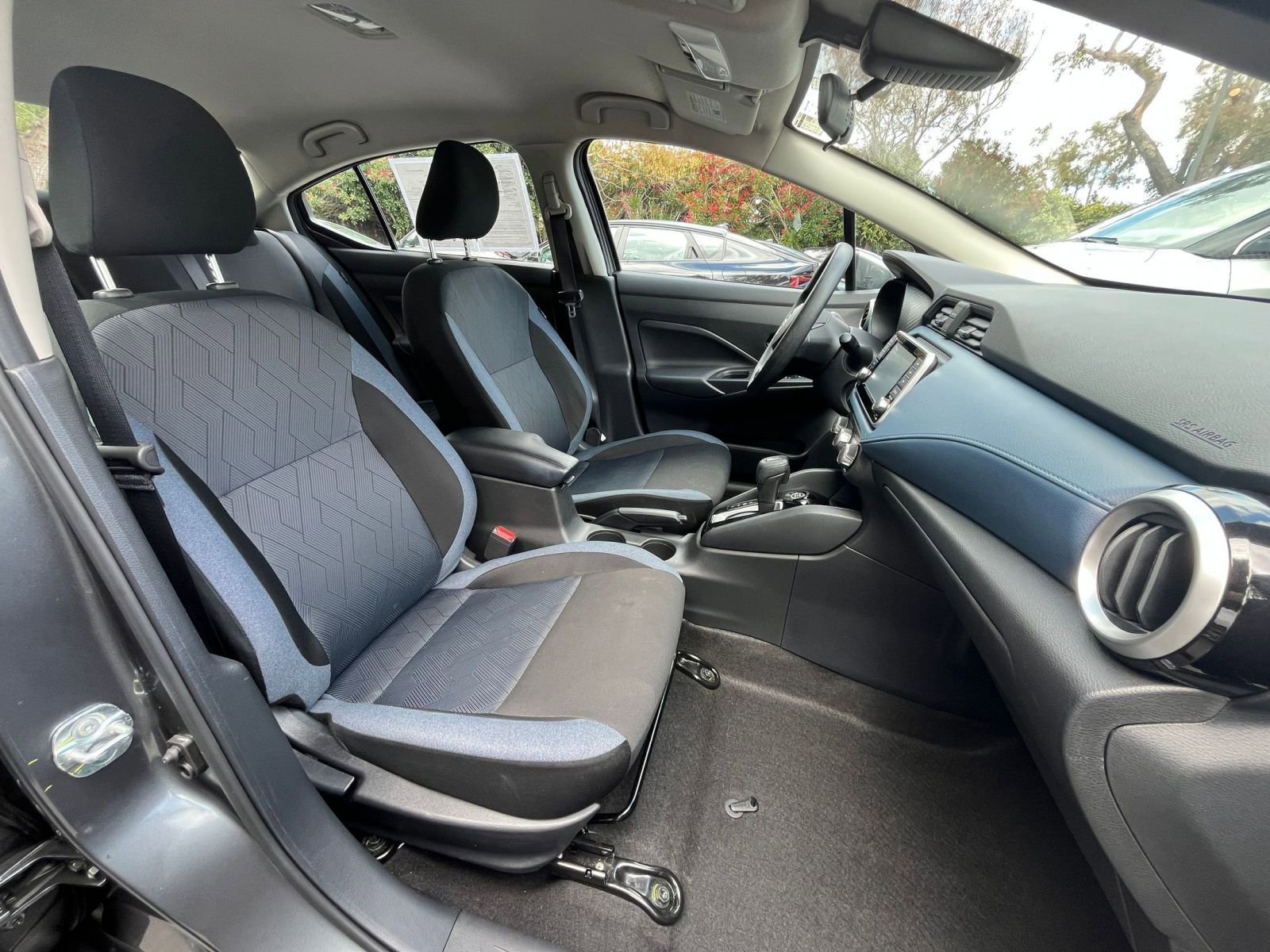 Used 2025 Nissan Versa SV FWD image 34