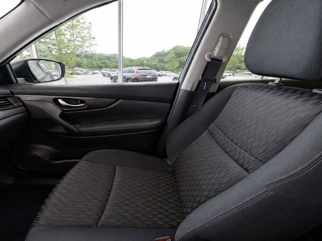 Used 2018 Nissan Rogue SV FWD image 11