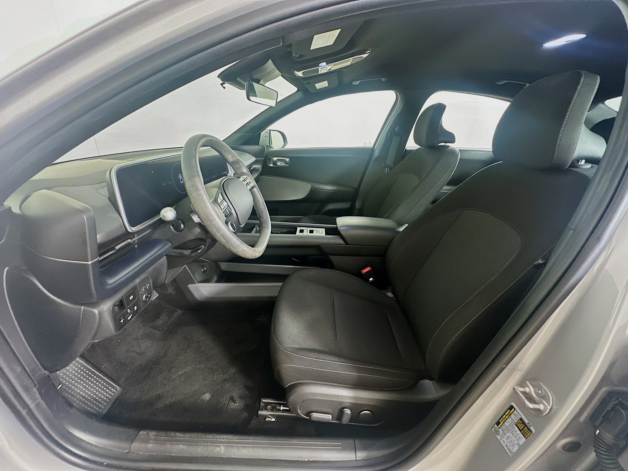 Used 2024 Hyundai Ioniq 6 SE RWD image 13