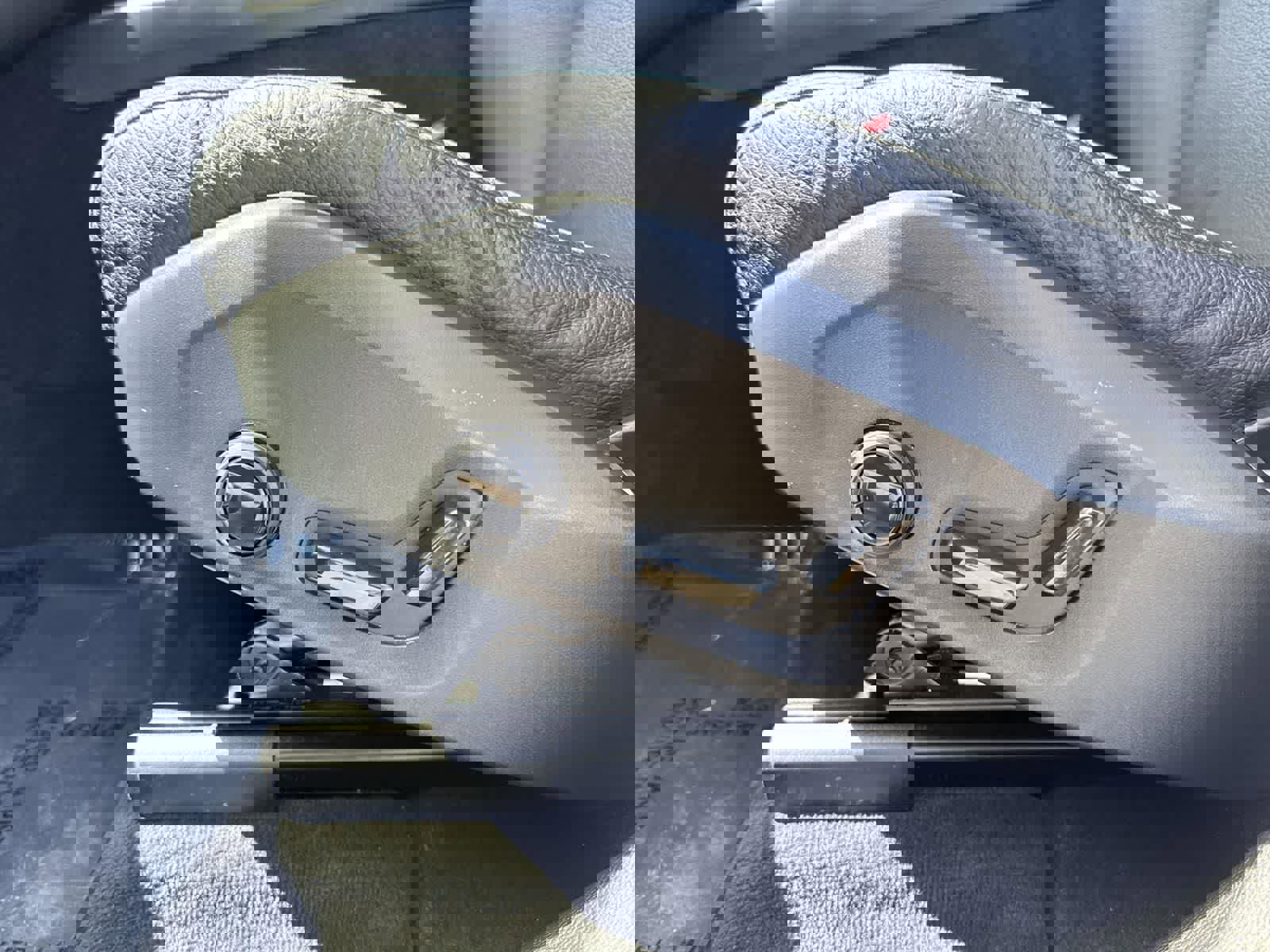 Used 2023 Volvo XC60 B5 Plus image 23