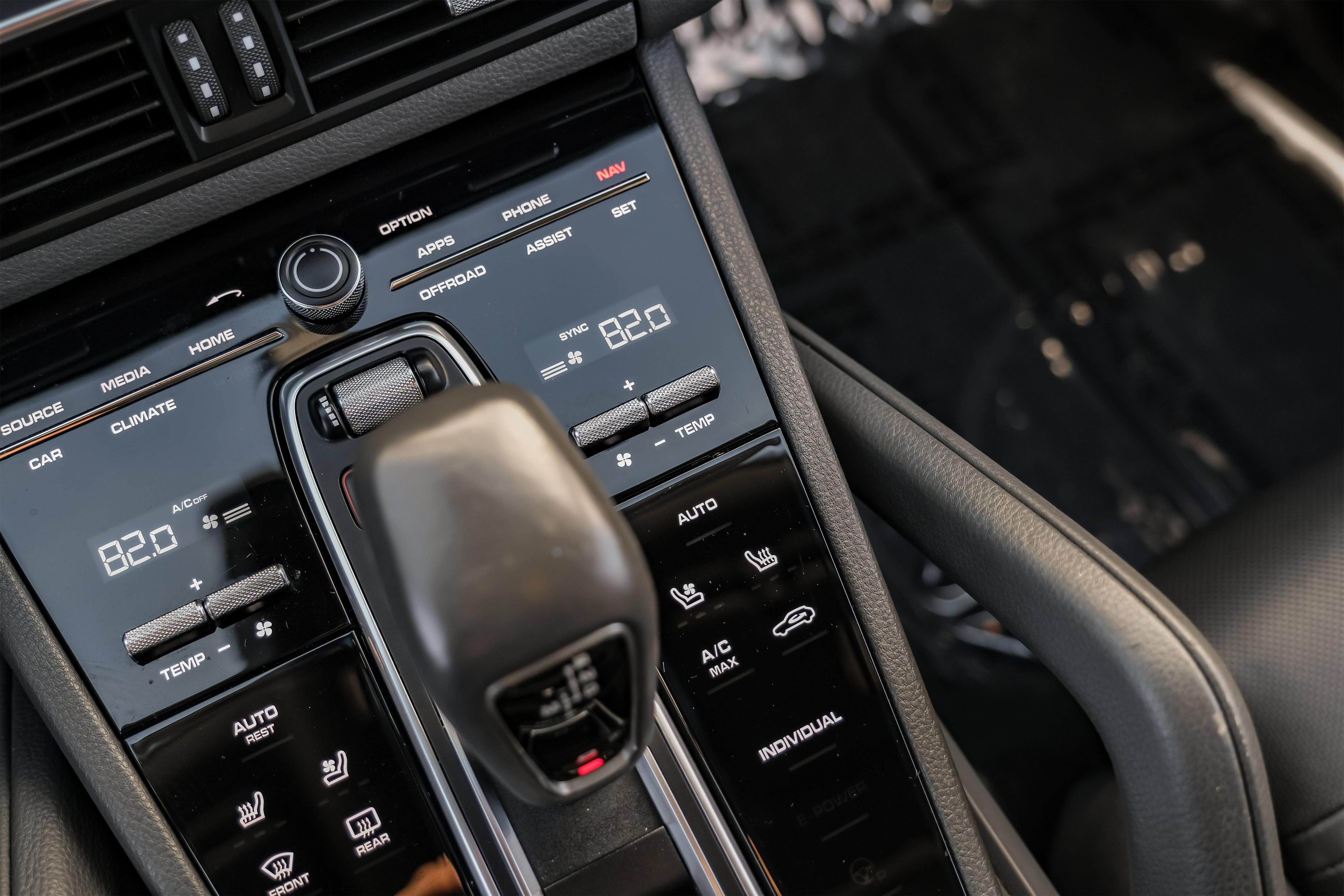Used 2019 Porsche Cayenne AWD/4WD image 25