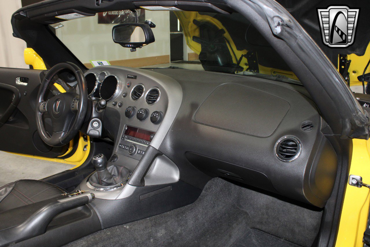 Used 2008 Pontiac Solstice GXP w/ Premium Package image 24