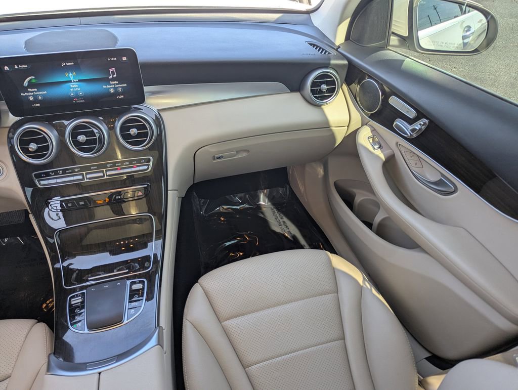 Used 2022 Mercedes-Benz GLC 300 w/ Premium Package Lite image 8