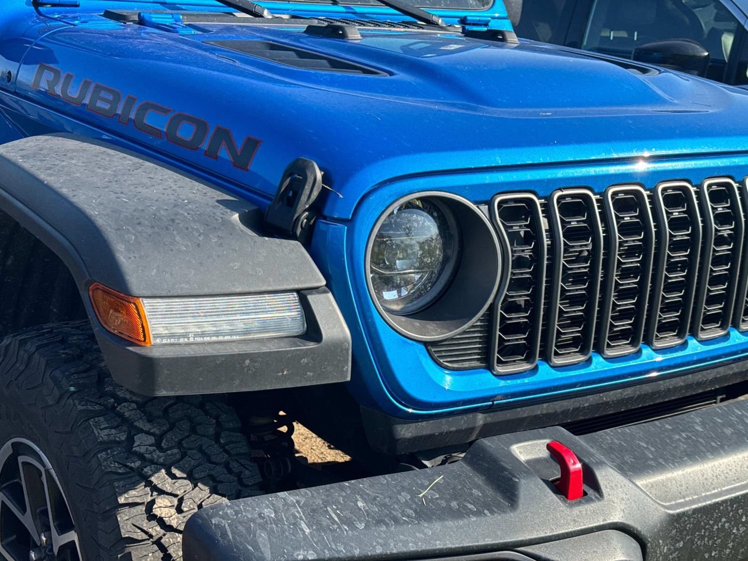 Used 2025 Jeep Wrangler Unlimited Rubicon w/ Convenience Group AWD/4WD image 3