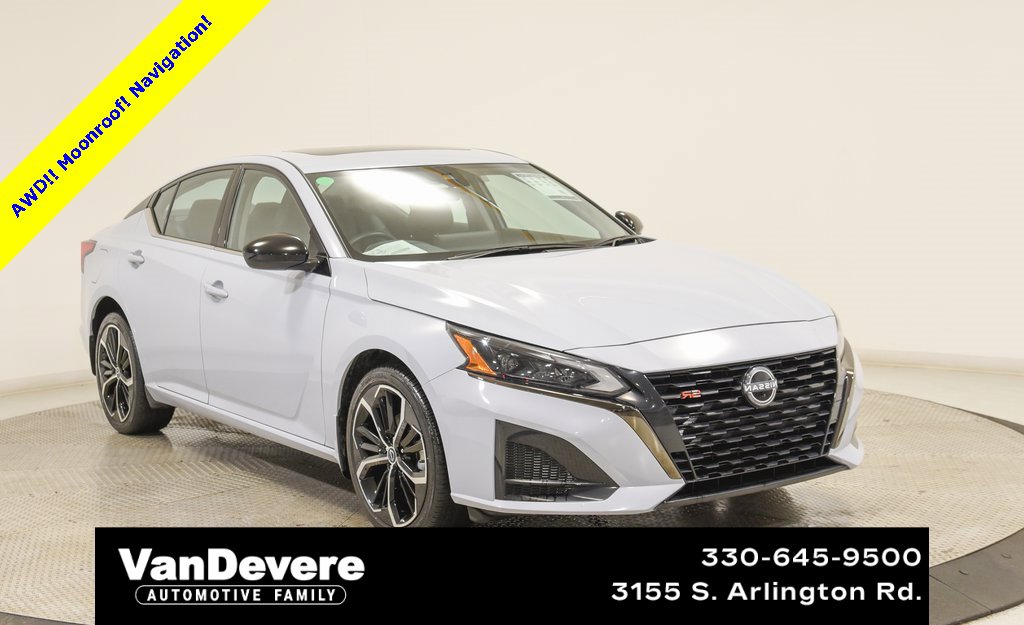 Used 2023 Nissan Altima 2.5 SR w/ SR Premium Package image 1