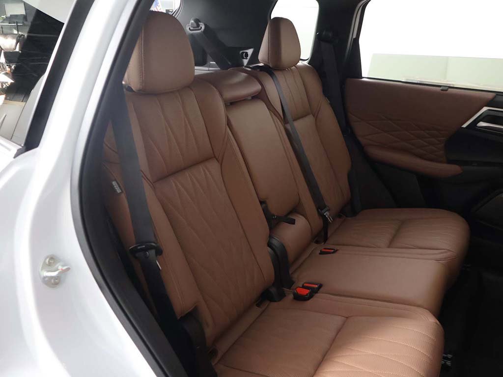 New 2026 Mitsubishi Outlander SEL image 39