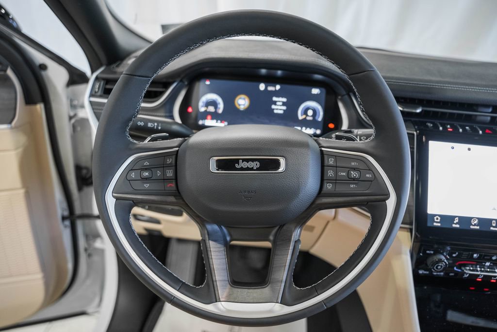 New 2025 Jeep Grand Cherokee Limited w/ Luxury Tech Group II image 29