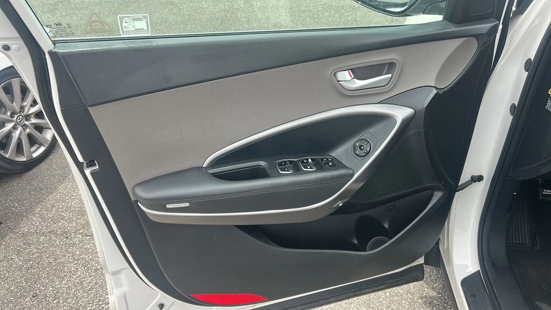 Used 2018 Hyundai Santa Fe SE AWD/4WD image 9