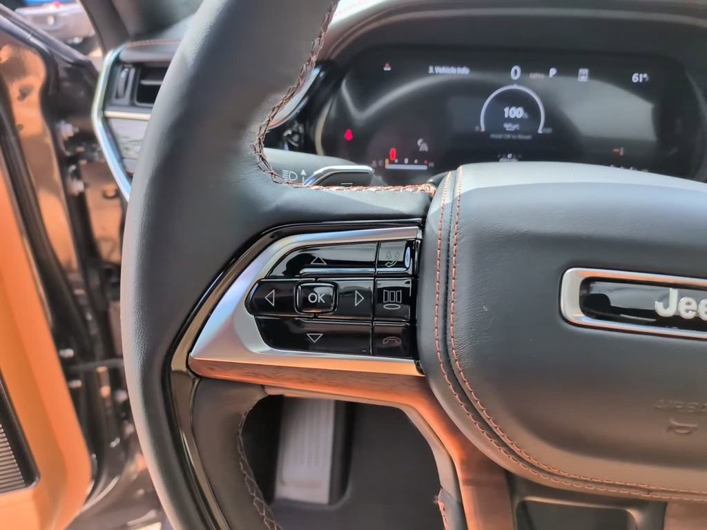 Used 2025 Jeep Grand Cherokee L Summit AWD/4WD image 21