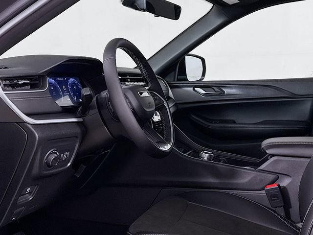 New 2025 Jeep Grand Cherokee Altitude image 9