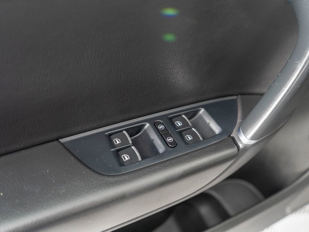 Used 2017 Volkswagen Touareg Executive image 25