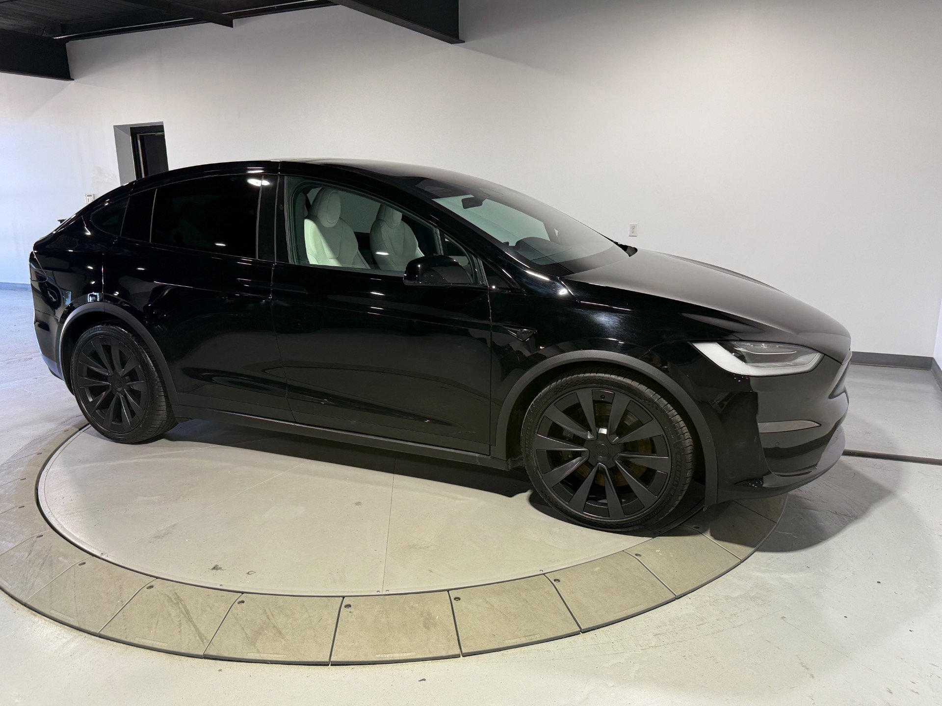 Used 2022 Tesla Model X Plaid image 23
