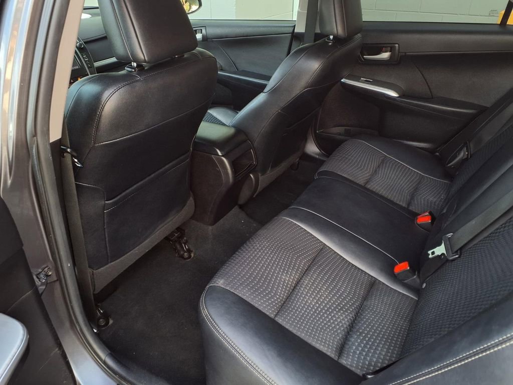 Used 2014 Toyota Camry SE image 16