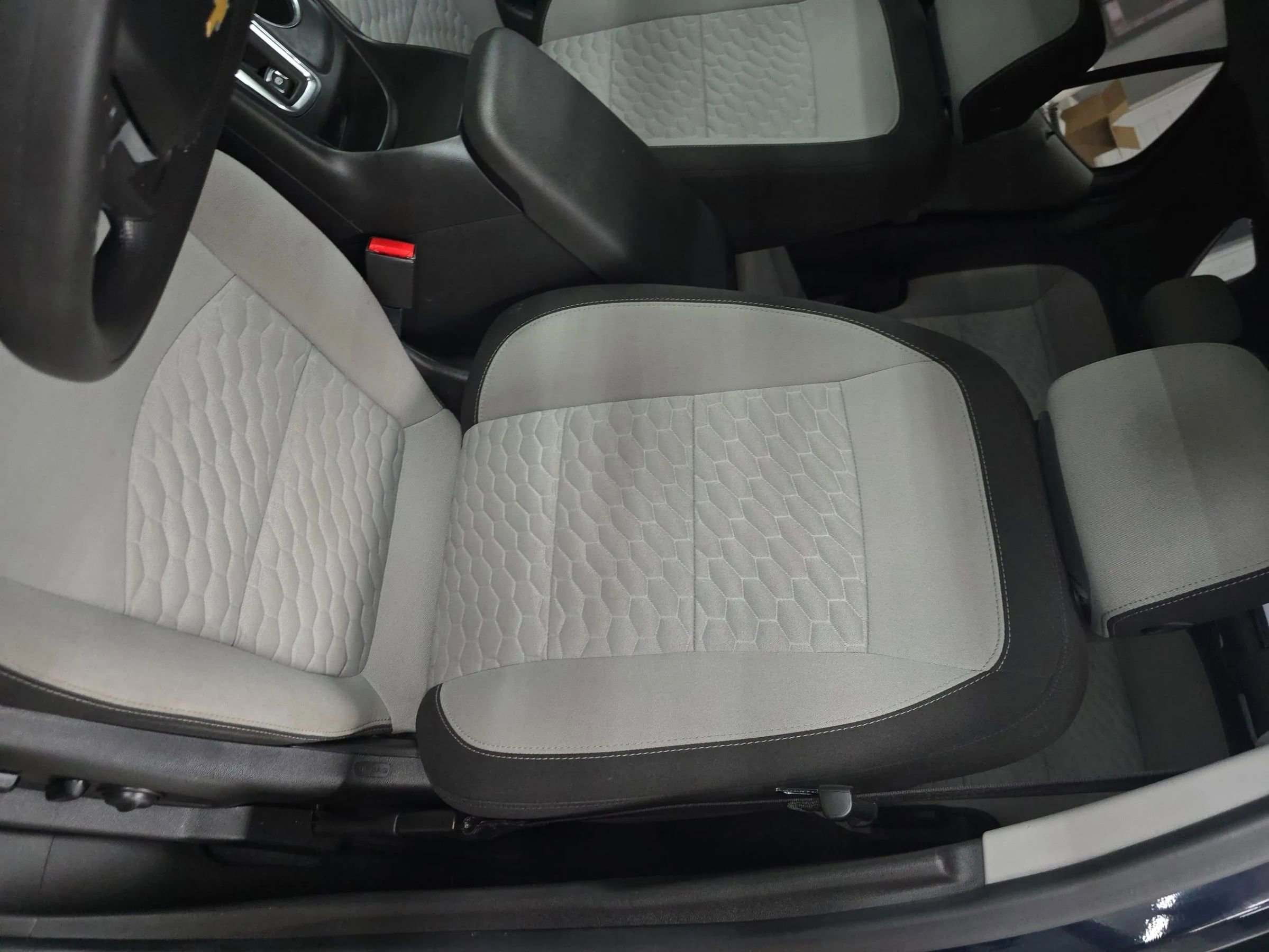 Used 2021 Chevrolet Equinox LS image 28