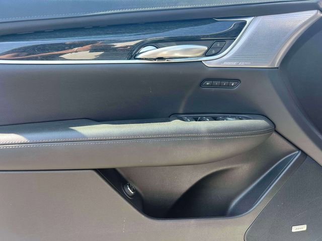Used 2022 Cadillac XT5 Premium Luxury w/ Technology Package AWD/4WD image 17