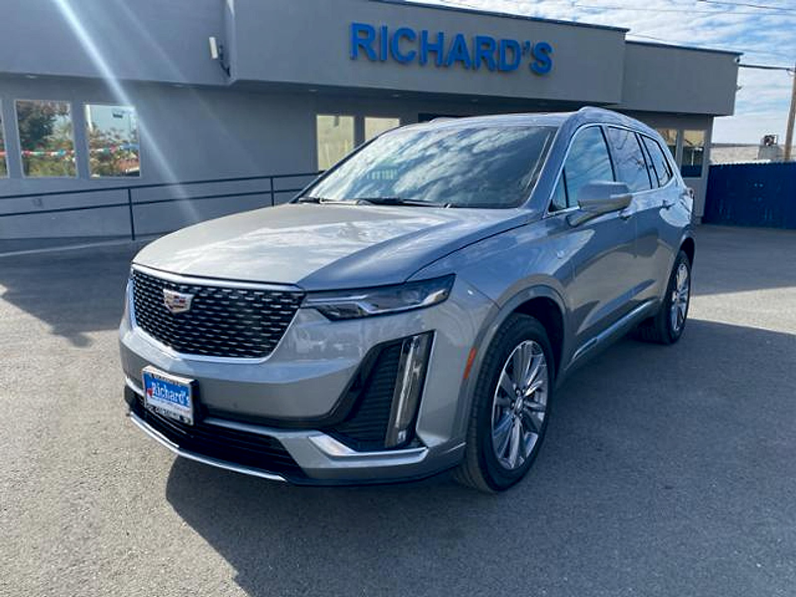 Used 2025 Cadillac XT6 Premium Luxury FWD image 9