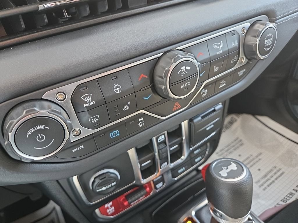 Used 2025 Jeep Wrangler Unlimited Rubicon 4xe image 33