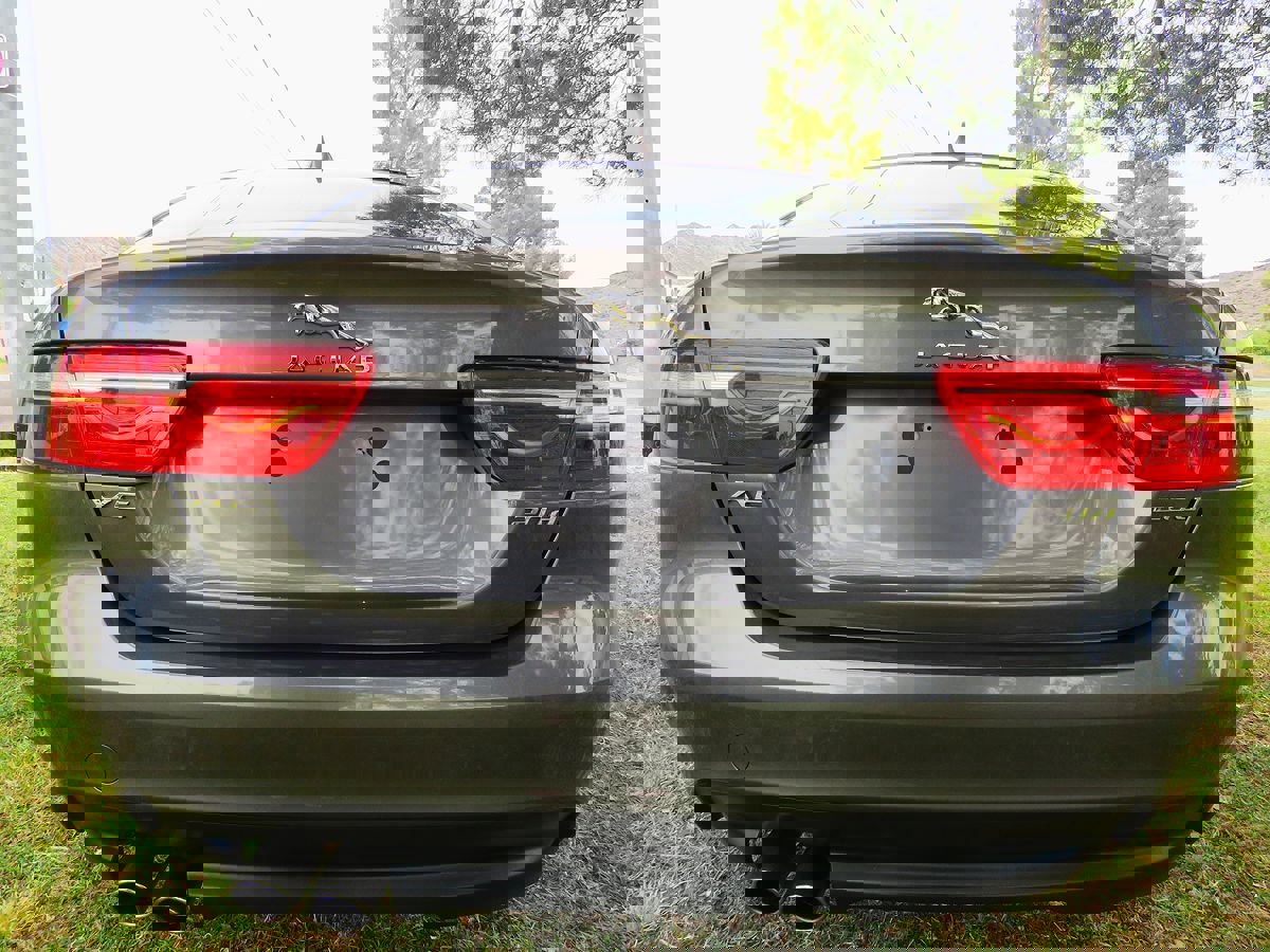 Used 2018 Jaguar XE Prestige image 6