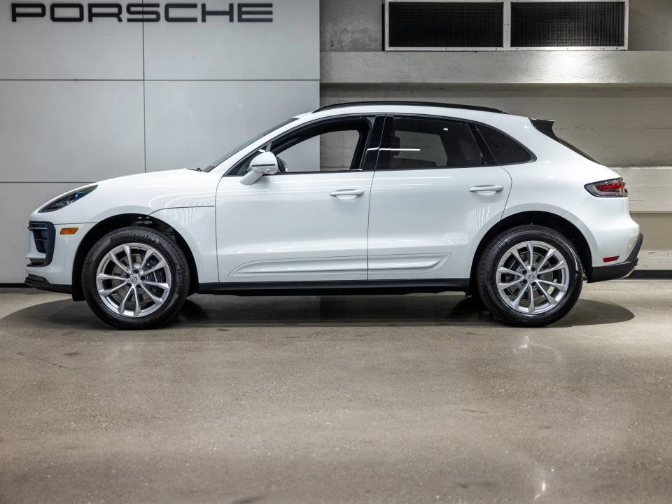 Certified 2026 Porsche Macan AWD/4WD image 2