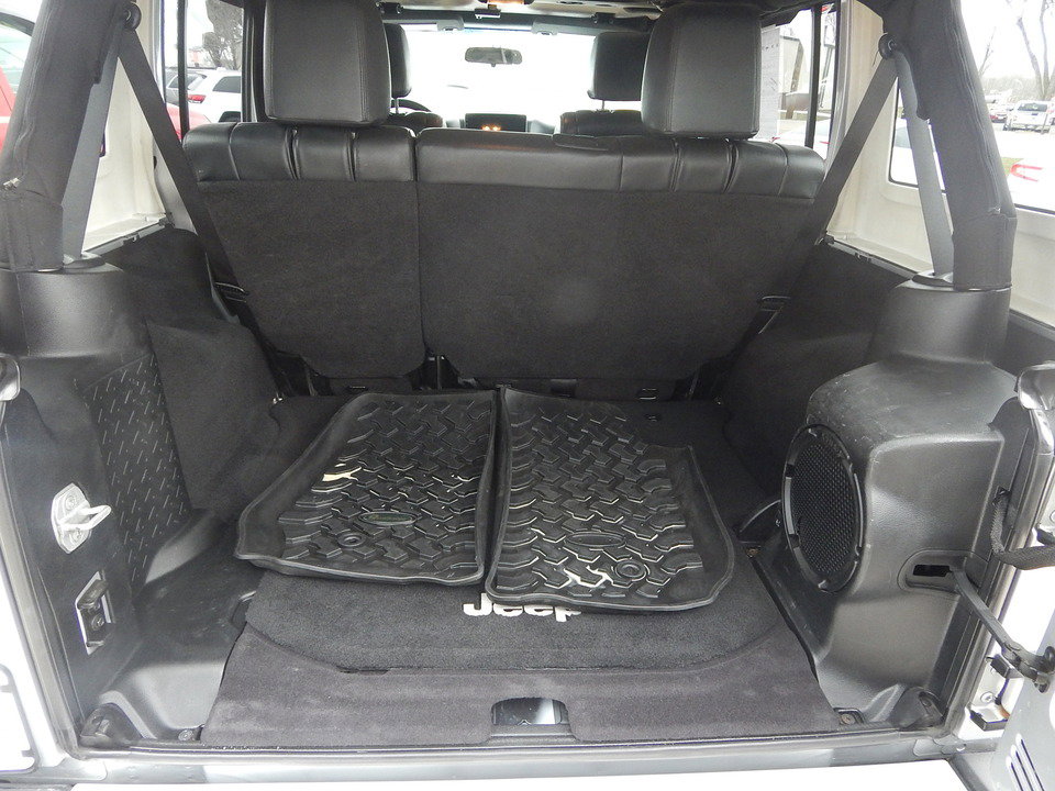 Used 2012 Jeep Wrangler Unlimited Sahara w/ Connectivity Group image 13