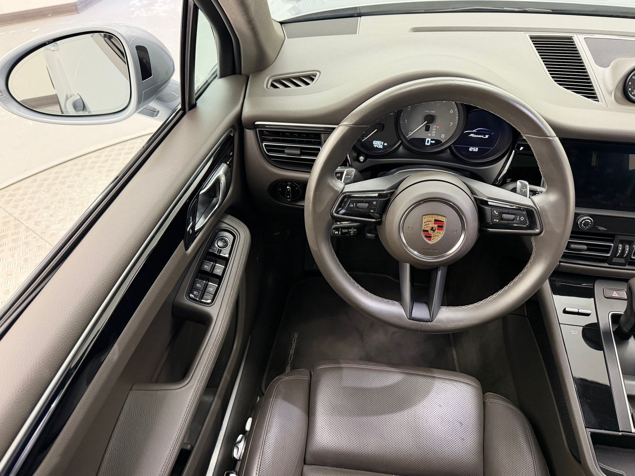 Certified 2024 Porsche Macan S AWD/4WD image 28