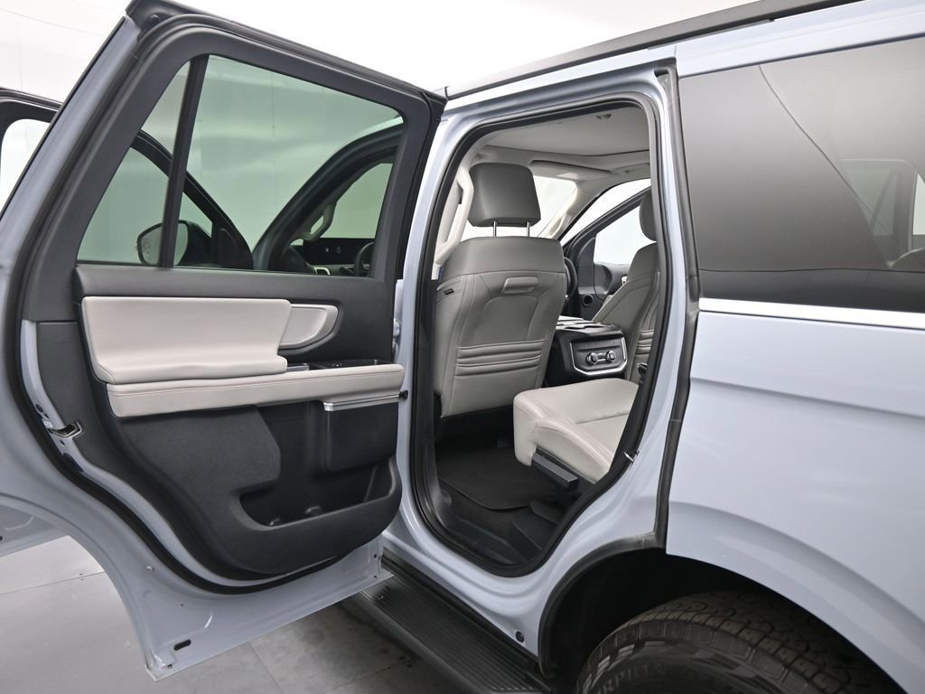 Certified 2025 Ford Expedition Active image 17