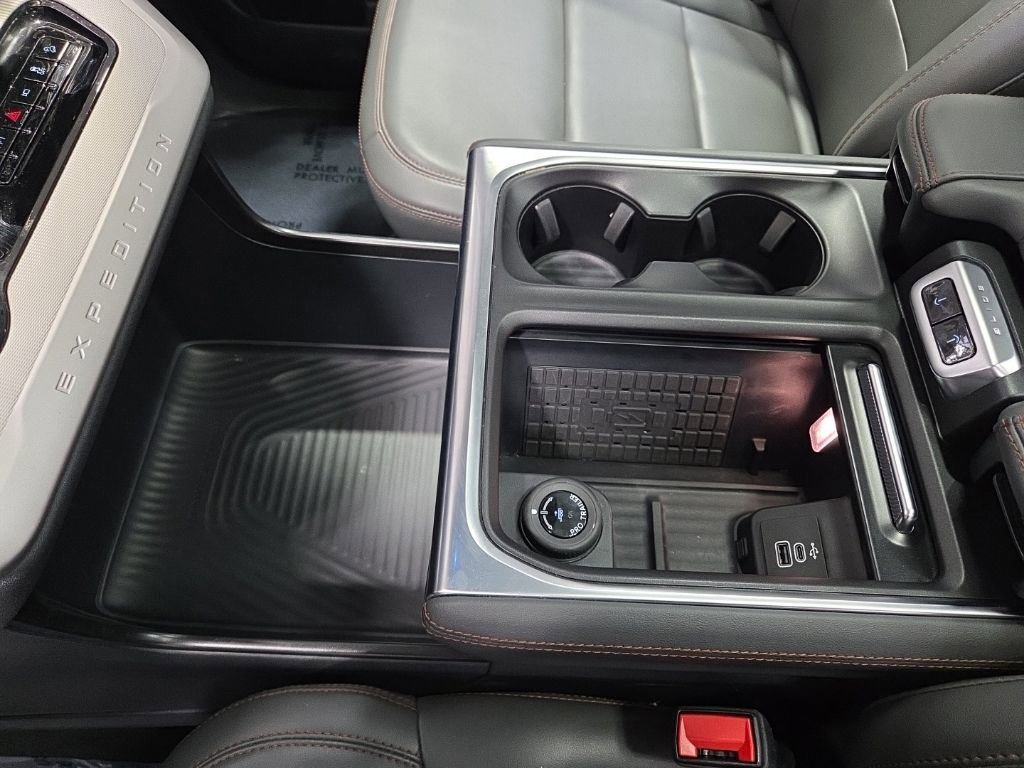 Used 2025 Ford Expedition Active AWD/4WD image 28