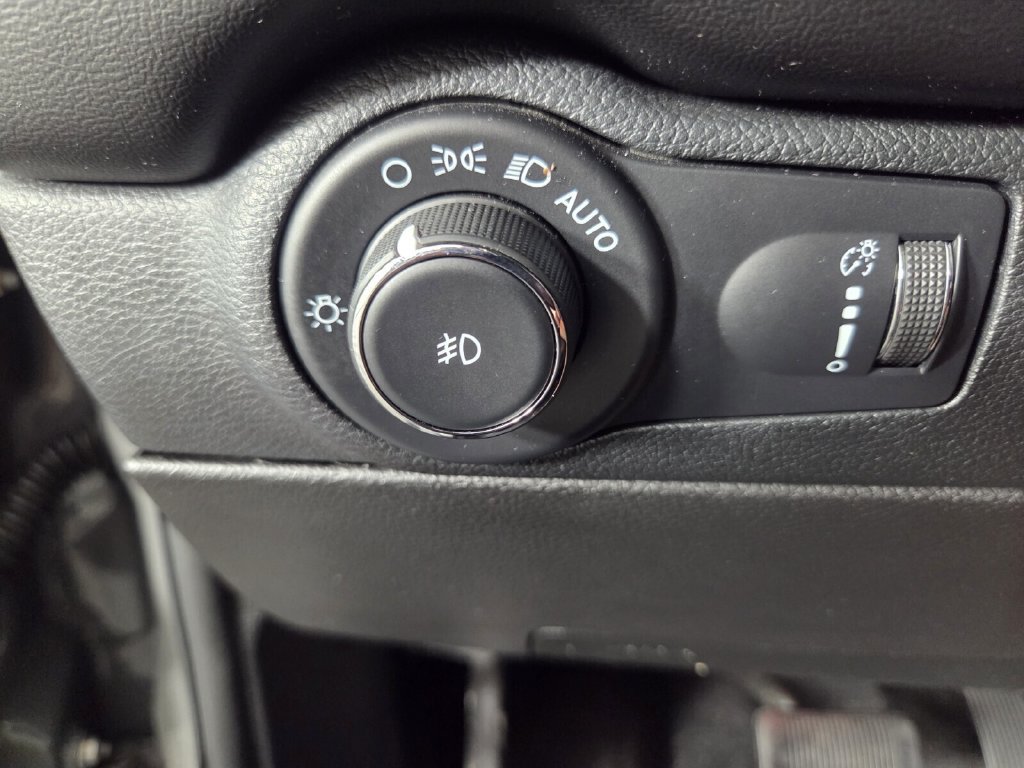Used 2021 Dodge Durango R/T w/ Blacktop Package RWD image 21