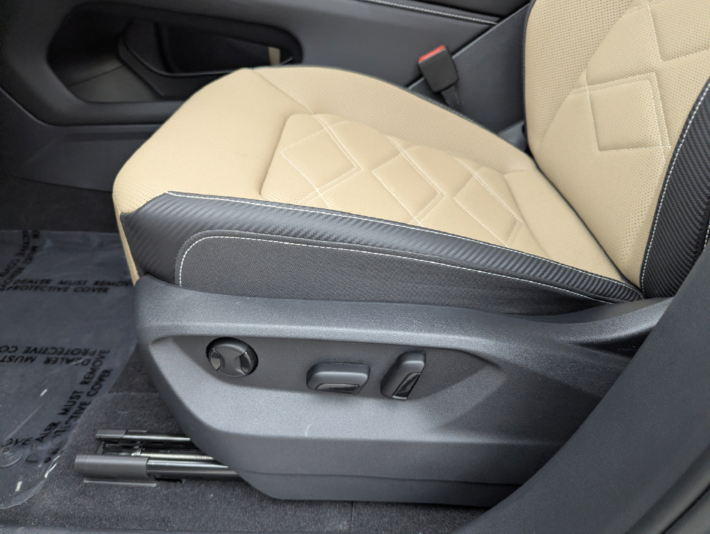 Certified 2025 Volkswagen Atlas Cross Sport SE FWD image 19