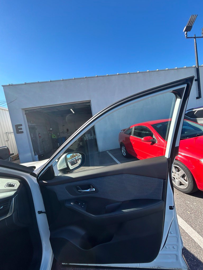 Used 2023 Nissan Rogue SV FWD image 22