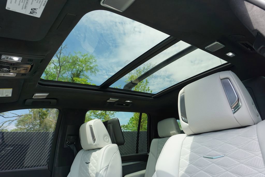 Used 2025 Cadillac Escalade ESV V image 23