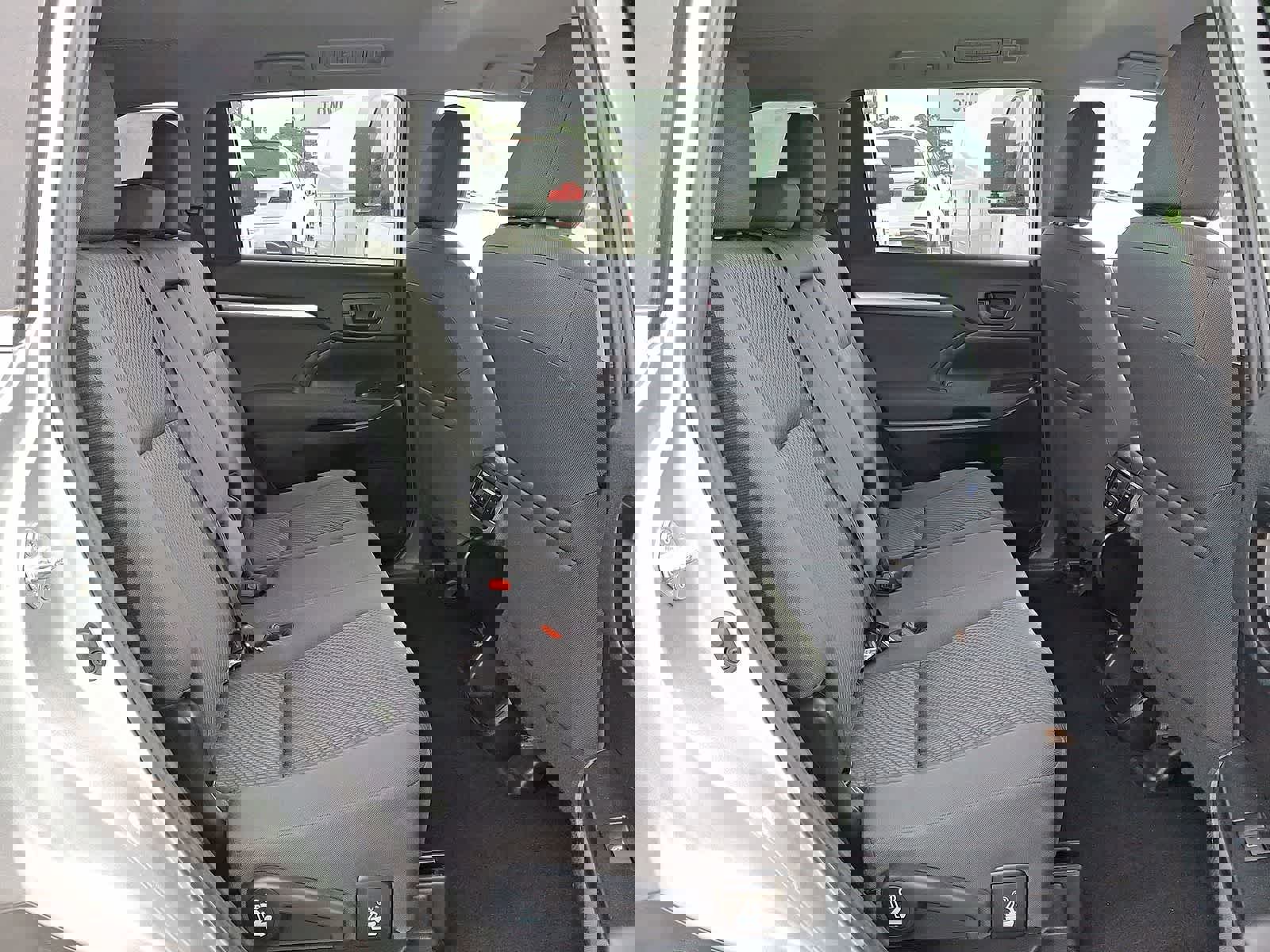 Used 2019 Toyota Highlander LE image 30