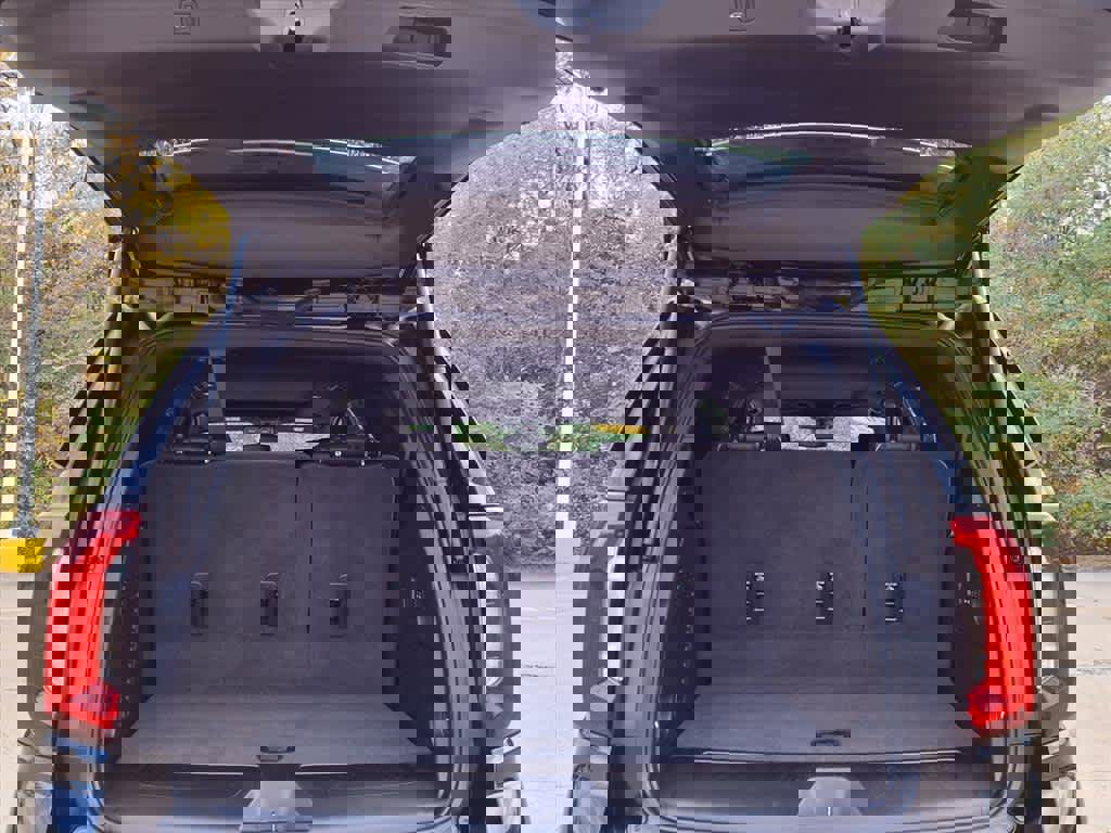 Used 2021 GMC Yukon SLT w/ SLT Luxury Plus Package image 13