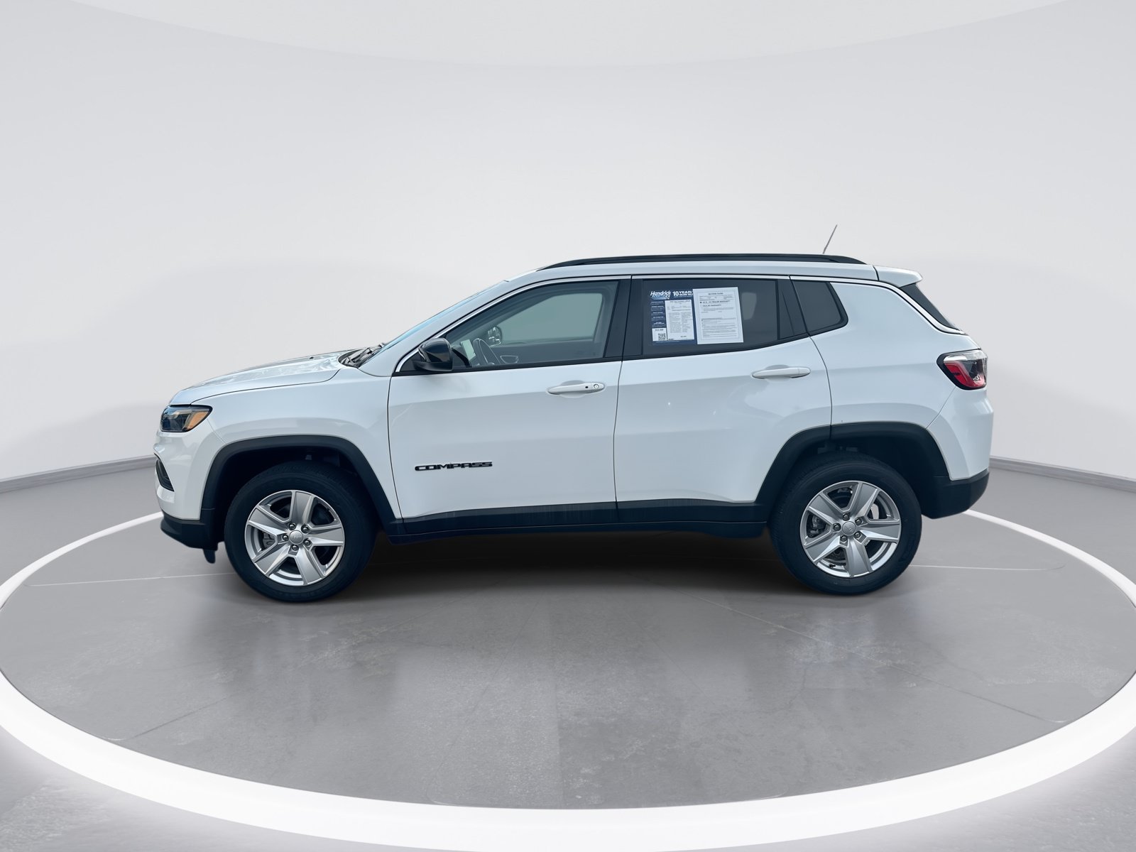 Used 2022 Jeep Compass Latitude w/ Sun and Sound Group AWD/4WD image 6