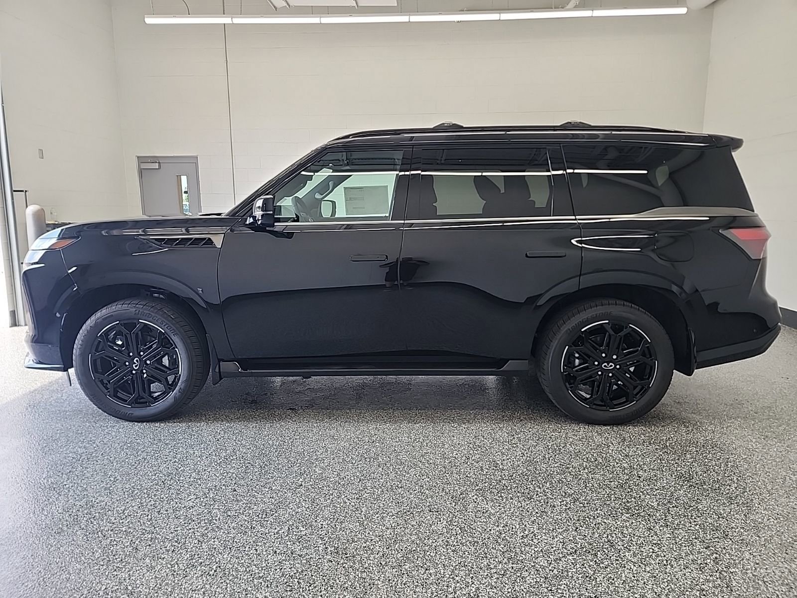New 2026 INFINITI QX80 4WD image 3