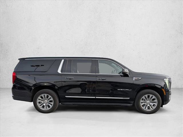 Used 2025 GMC Yukon XL Denali image 4
