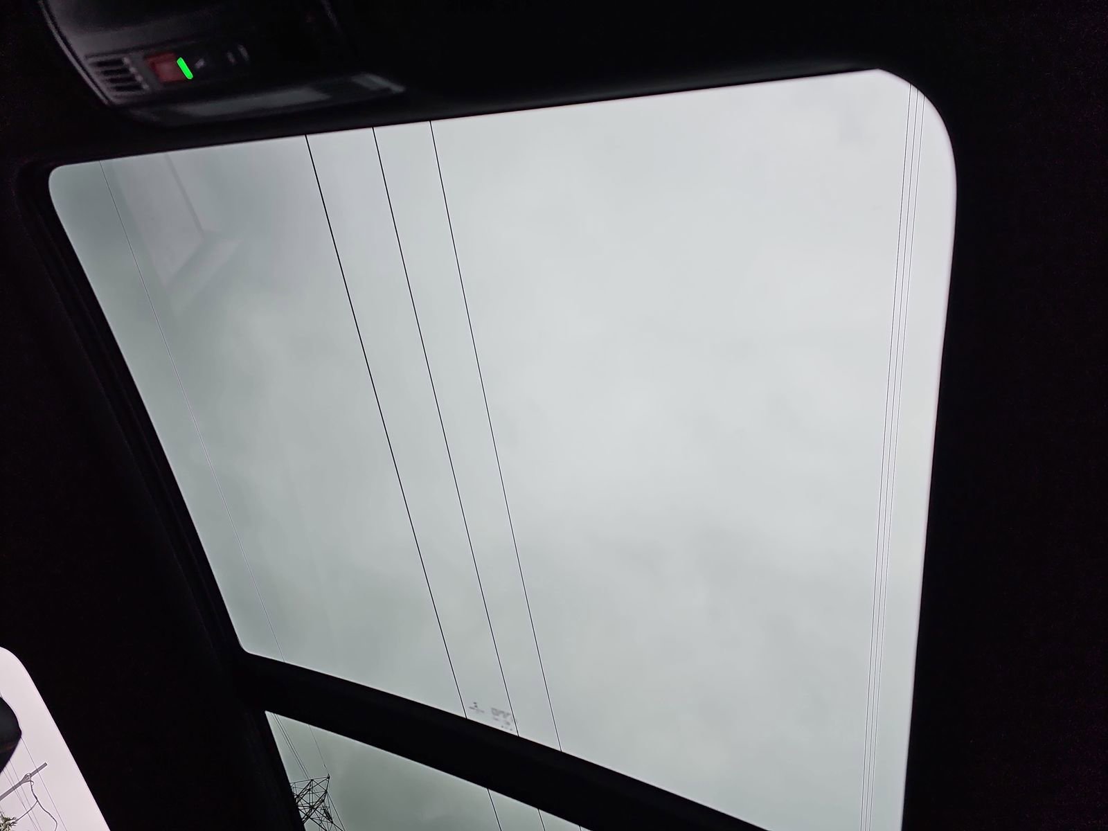 Used 2022 Volkswagen Tiguan SE R-Line image 33