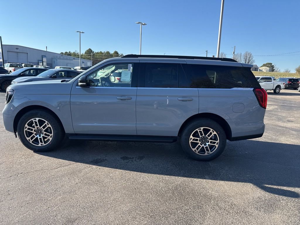 New 2025 Ford Expedition Active image 13