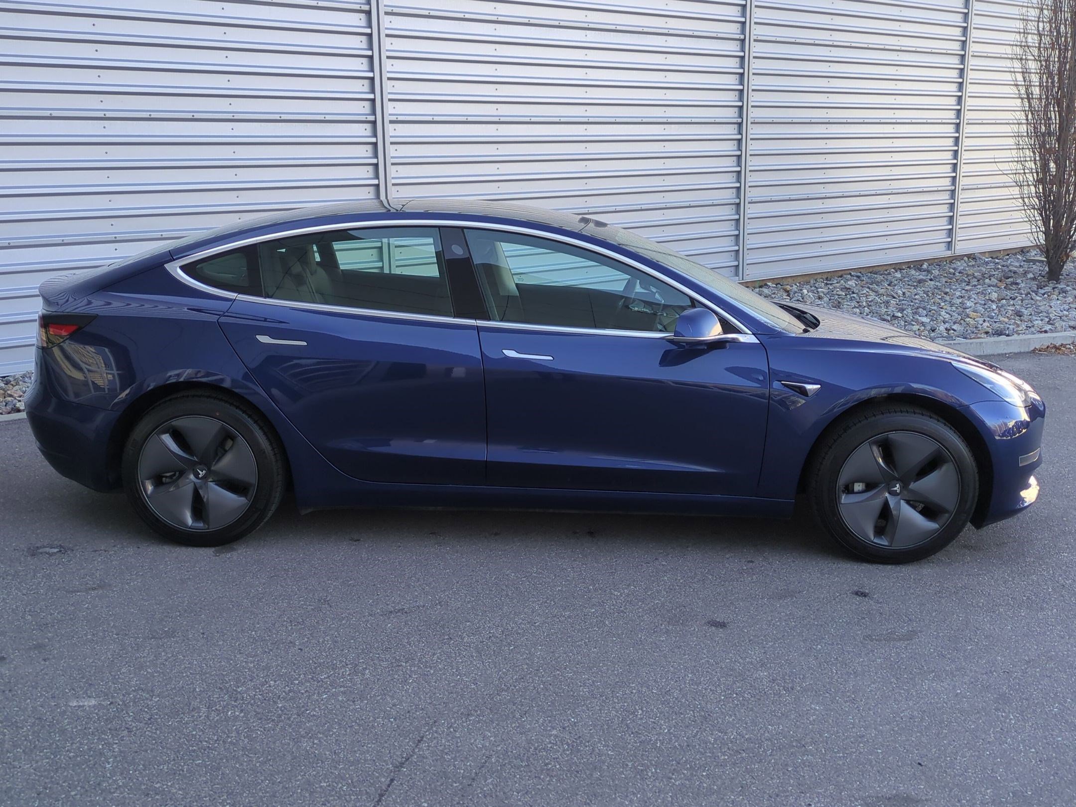 Used 2019 Tesla Model 3 Standard Range Plus image 2